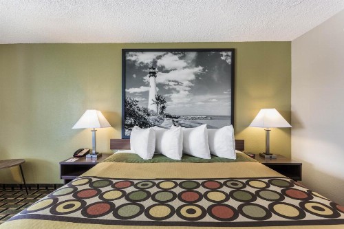 Super 8 by Wyndham Ocala I-75 - image 47