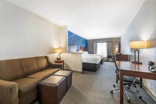 Comfort Suites Ocala North - image 24