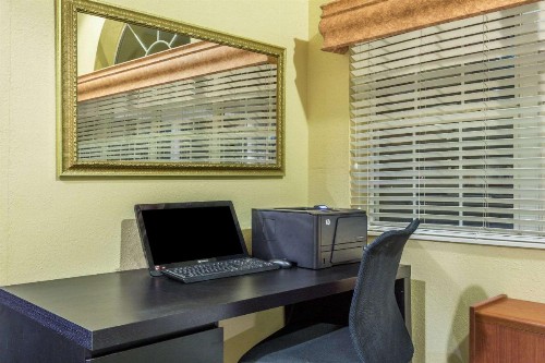 Microtel Inn and Suites Ocala - image 28