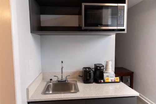 Days Inn by Wyndham Ocala West - image 15