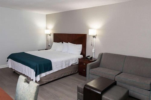 Days Inn by Wyndham Ocala West - image 2
