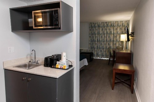 Days Inn by Wyndham Ocala West - image 5