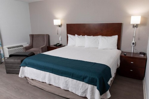 Days Inn by Wyndham Ocala West - image 6