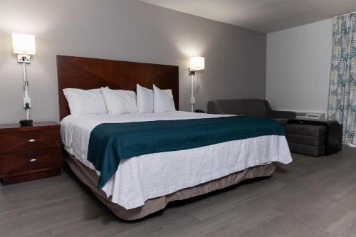 Days Inn by Wyndham Ocala West - image 7