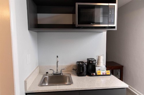 Days Inn by Wyndham Ocala West - image 9