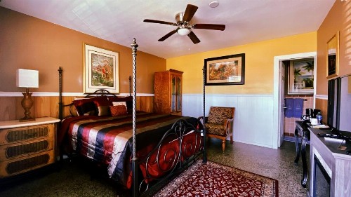 Shamrock Historic Inn - image 31
