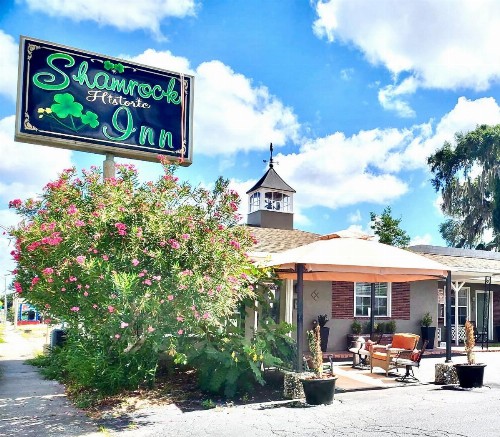 Shamrock Historic Inn - image 4