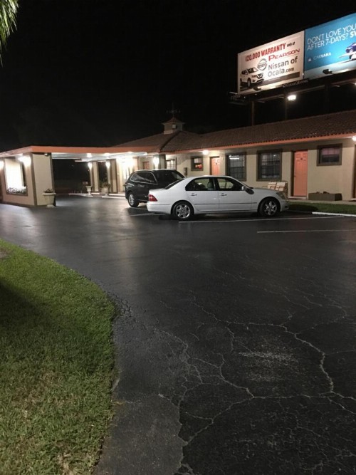 Silver Princess Motel - image 13