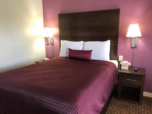 Silver Princess Motel - image 18