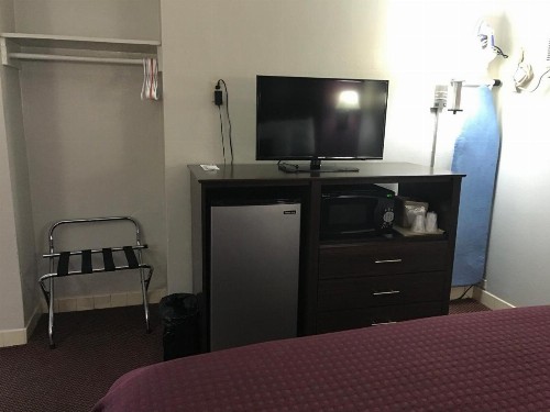 Silver Princess Motel - image 23