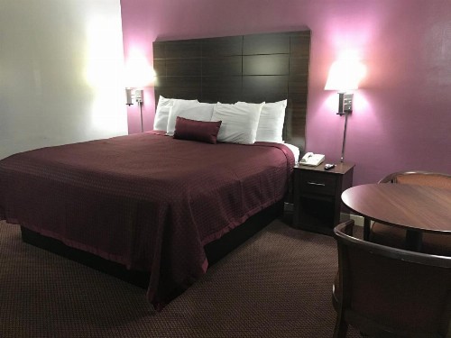Silver Princess Motel - image 26