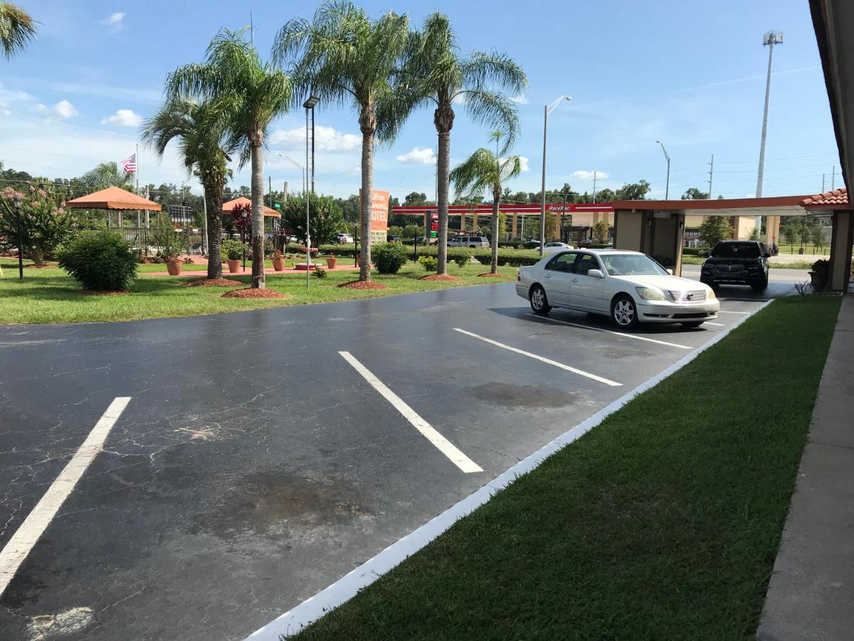 Silver Princess Motel - image 3