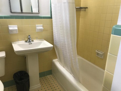 Silver Princess Motel - image 30