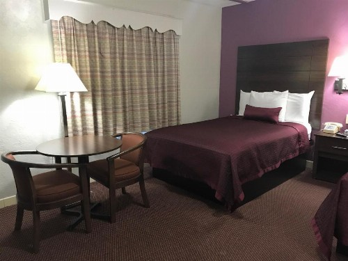 Silver Princess Motel - image 33