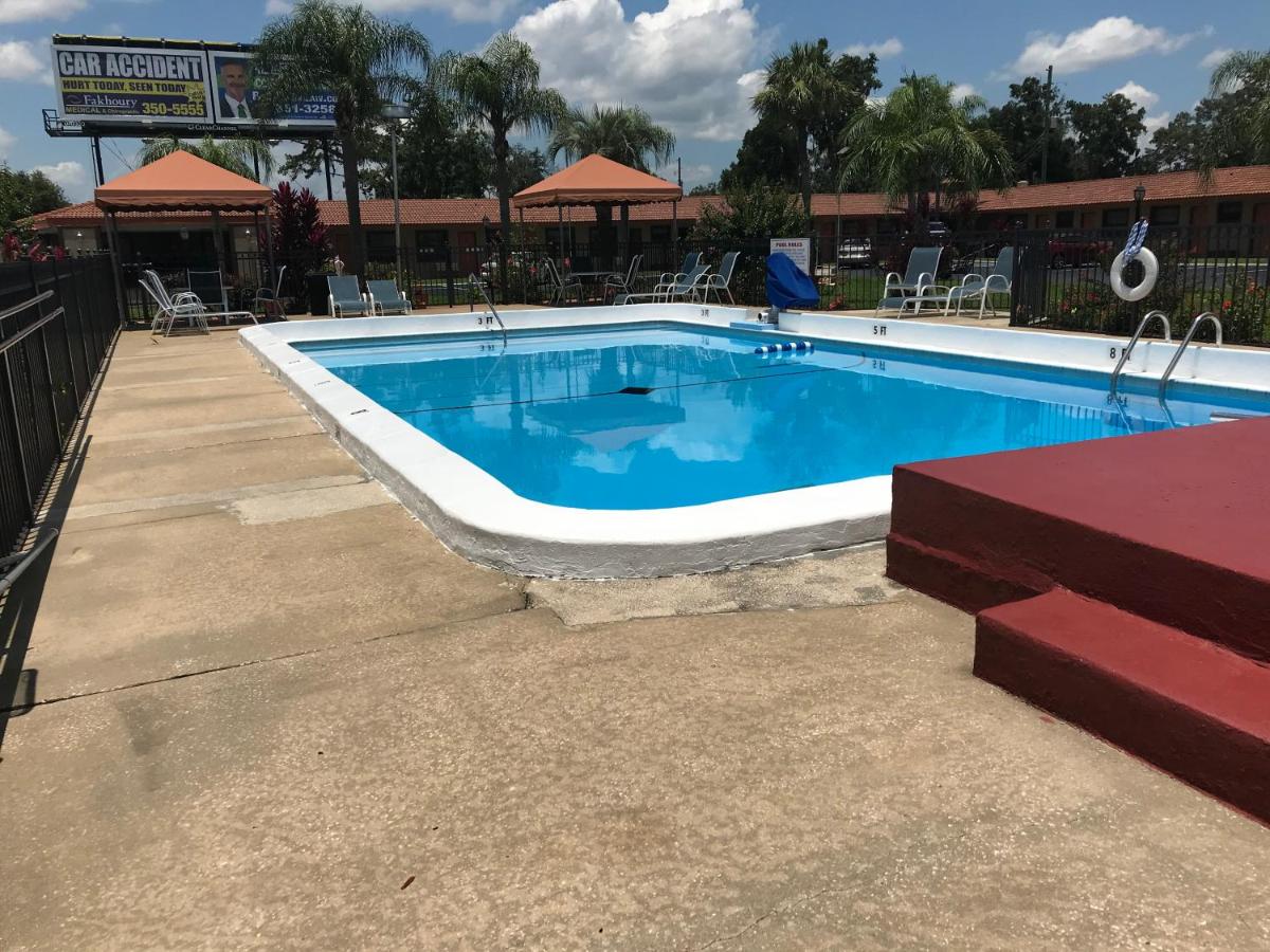 Silver Princess Motel - image 6