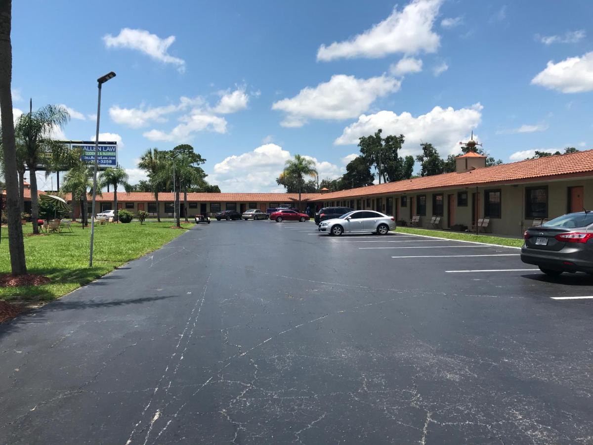 Silver Princess Motel - image 7
