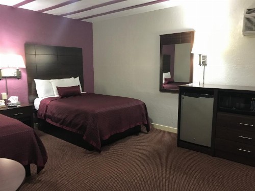 Silver Princess Motel - image 9