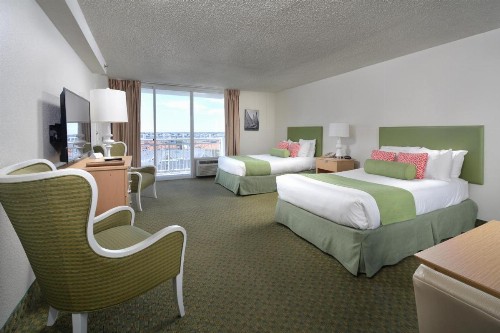 Port-O-Call Hotel - image 4