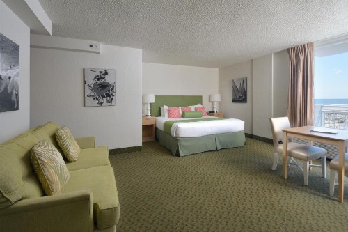Port-O-Call Hotel - image 5