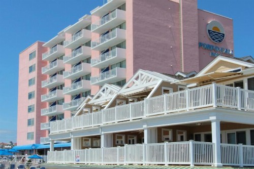 Port-O-Call Hotel - image 6