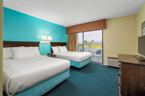 Cayman Suites Hotel - image 19