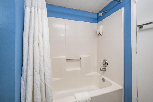 Cayman Suites Hotel - image 23