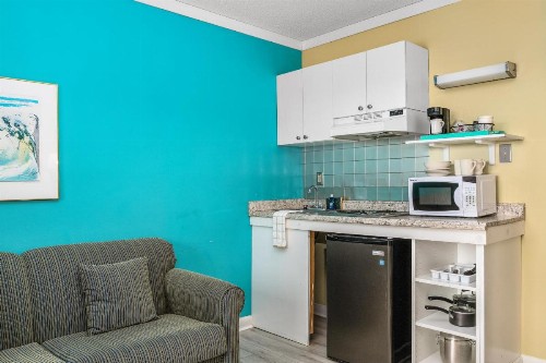 Cayman Suites Hotel - image 24