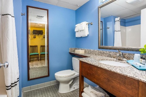 Cayman Suites Hotel - image 25