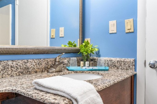 Cayman Suites Hotel - image 27
