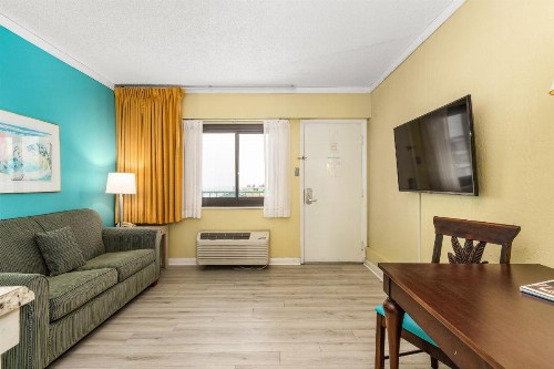 Cayman Suites Hotel - image 29