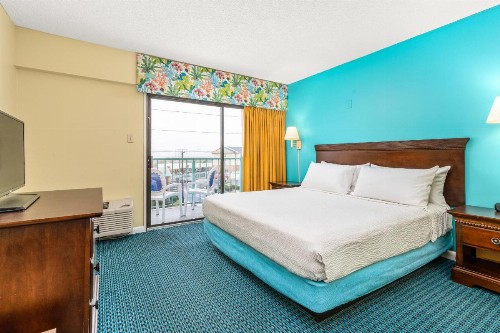 Cayman Suites Hotel - image 33