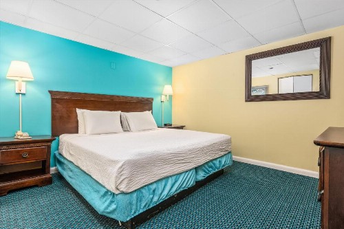Cayman Suites Hotel - image 36