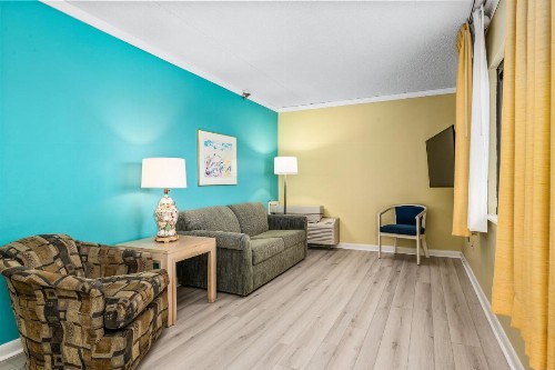 Cayman Suites Hotel - image 40