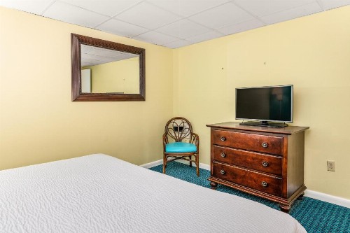 Cayman Suites Hotel - image 41