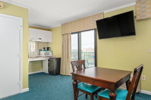 Cayman Suites Hotel - image 45