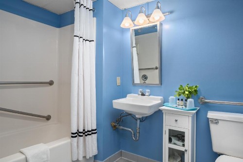 Cayman Suites Hotel - image 47