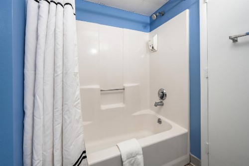 Cayman Suites Hotel - image 48