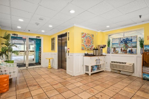 Cayman Suites Hotel - image 5