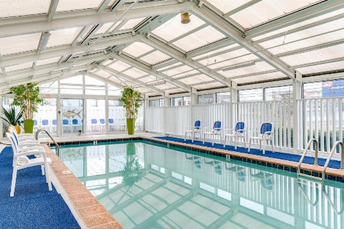 Cayman Suites Hotel - image 6