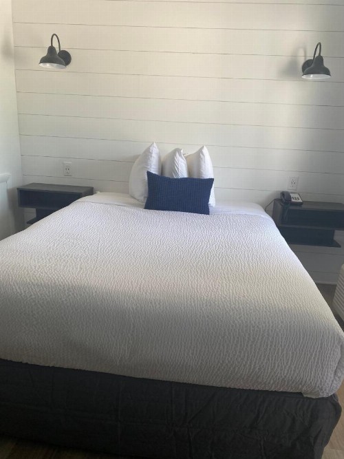 Bedtime Inn and Suites - image 15