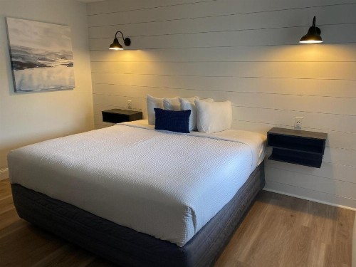 Bedtime Inn and Suites - image 19