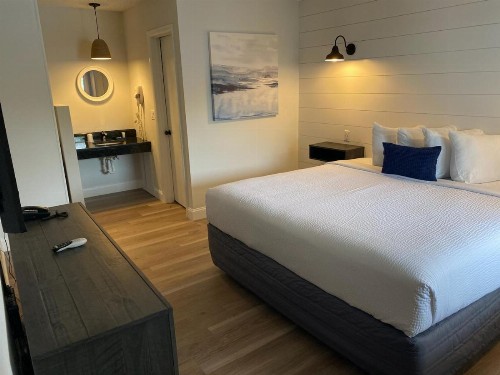 Bedtime Inn and Suites - image 2