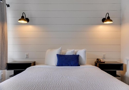 Bedtime Inn and Suites - image 7