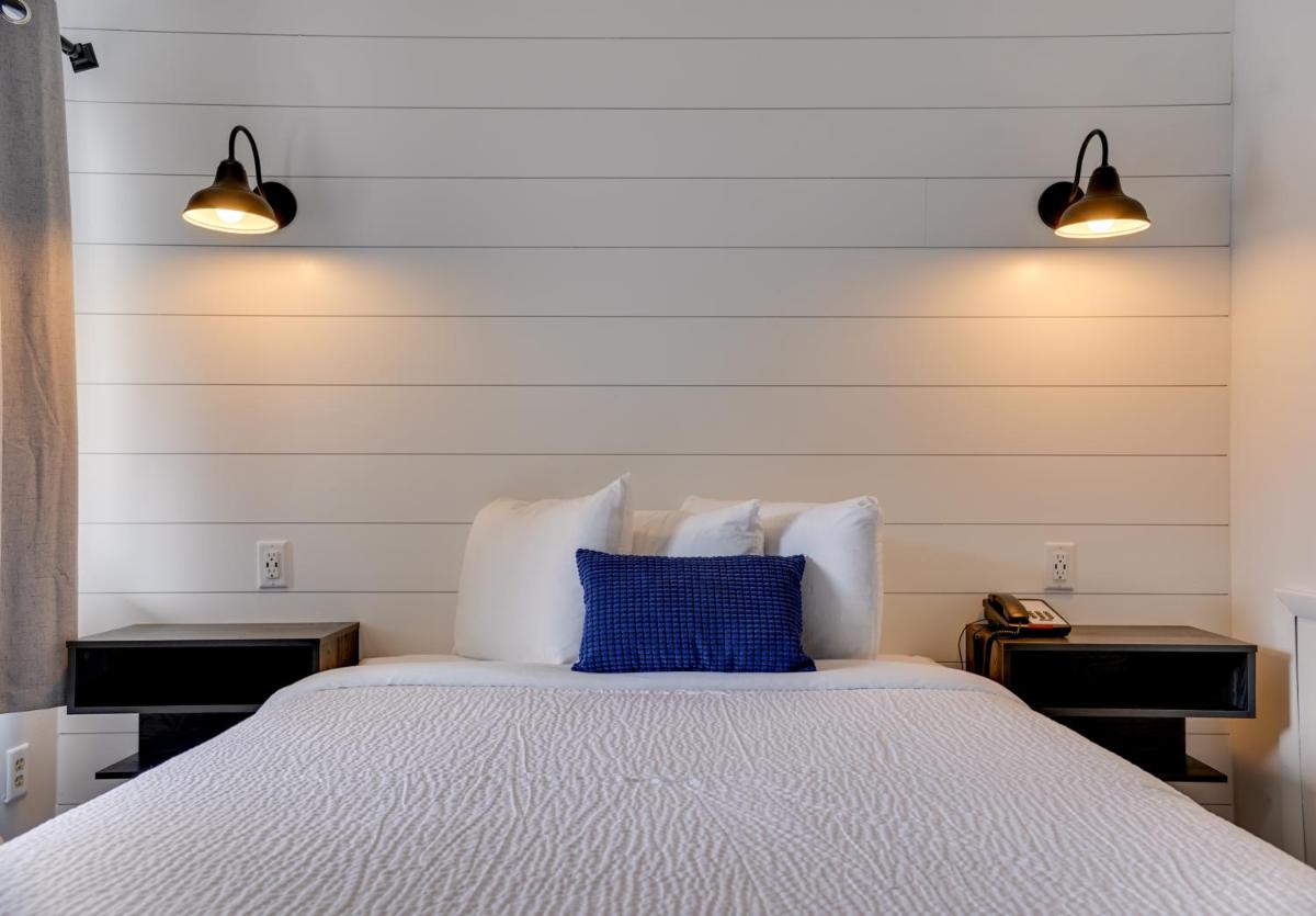Bedtime Inn and Suites - image 7