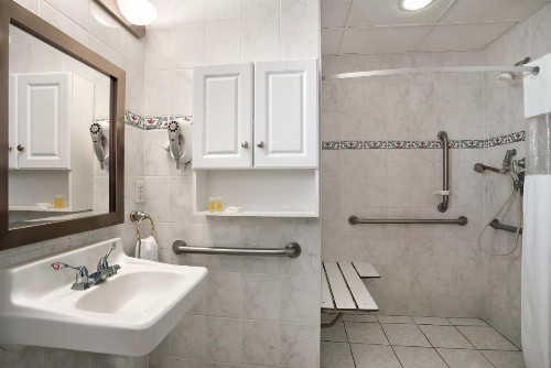 Days Inn by Wyndham Ocean City Oceanfront - image 34