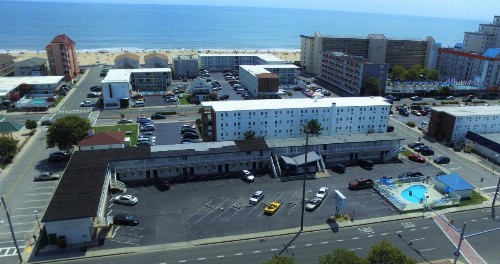 Cabana Motel - image 15