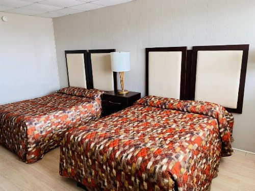 Cabana Motel - image 18