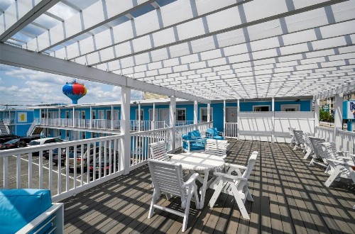 Madison Beach Motel - image 12