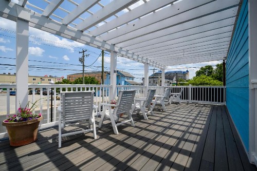Madison Beach Motel - image 2