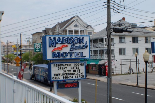 Madison Beach Motel - image 5